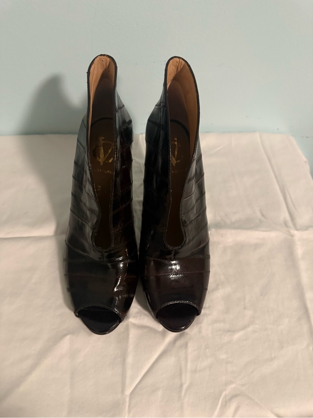 Vince Cumoto Women's deep brown Peep-Toe Leather Booties! NWOT 🤩